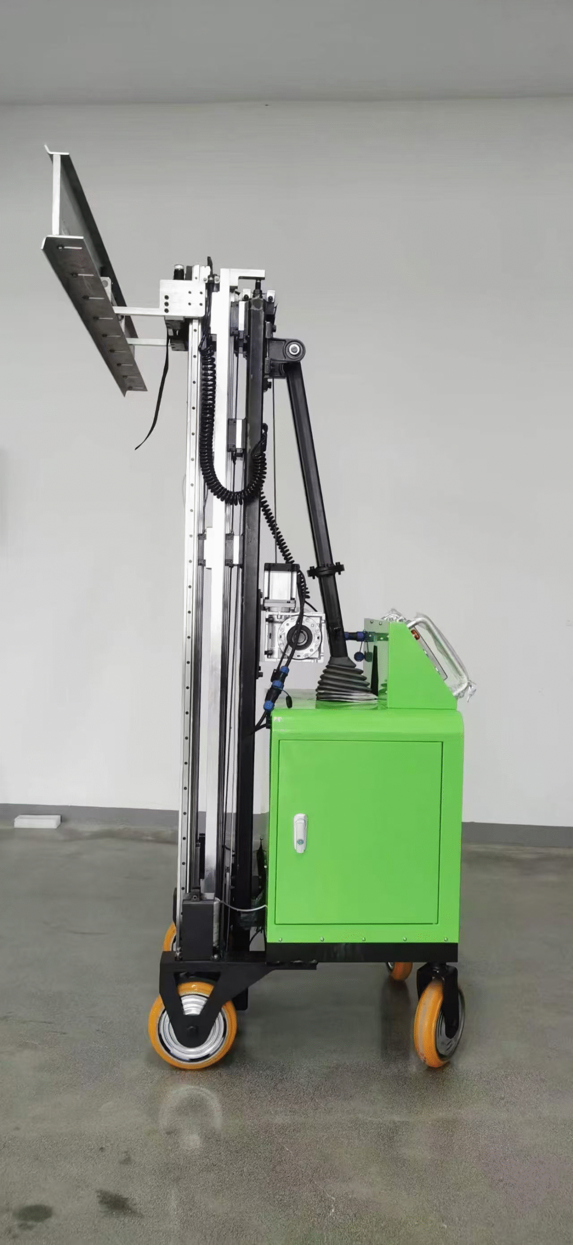 Wall Plastering Machine Front View